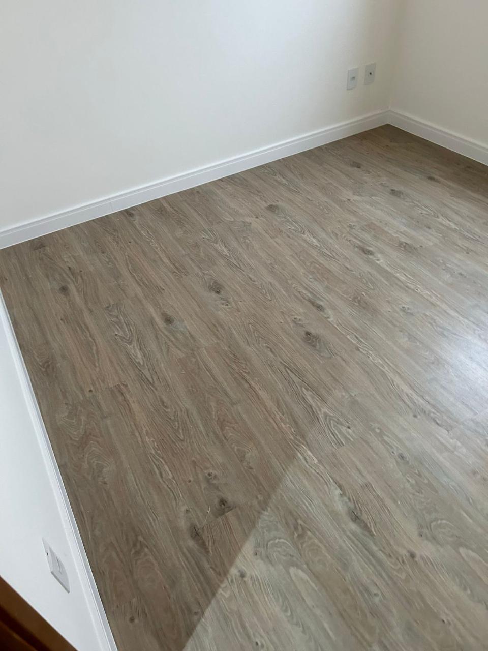 Acabamento perfeito do piso laminado